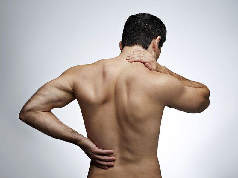 Głównymi objawami osteochondrozy są bóle szyi, pleców i dolnej części pleców. 